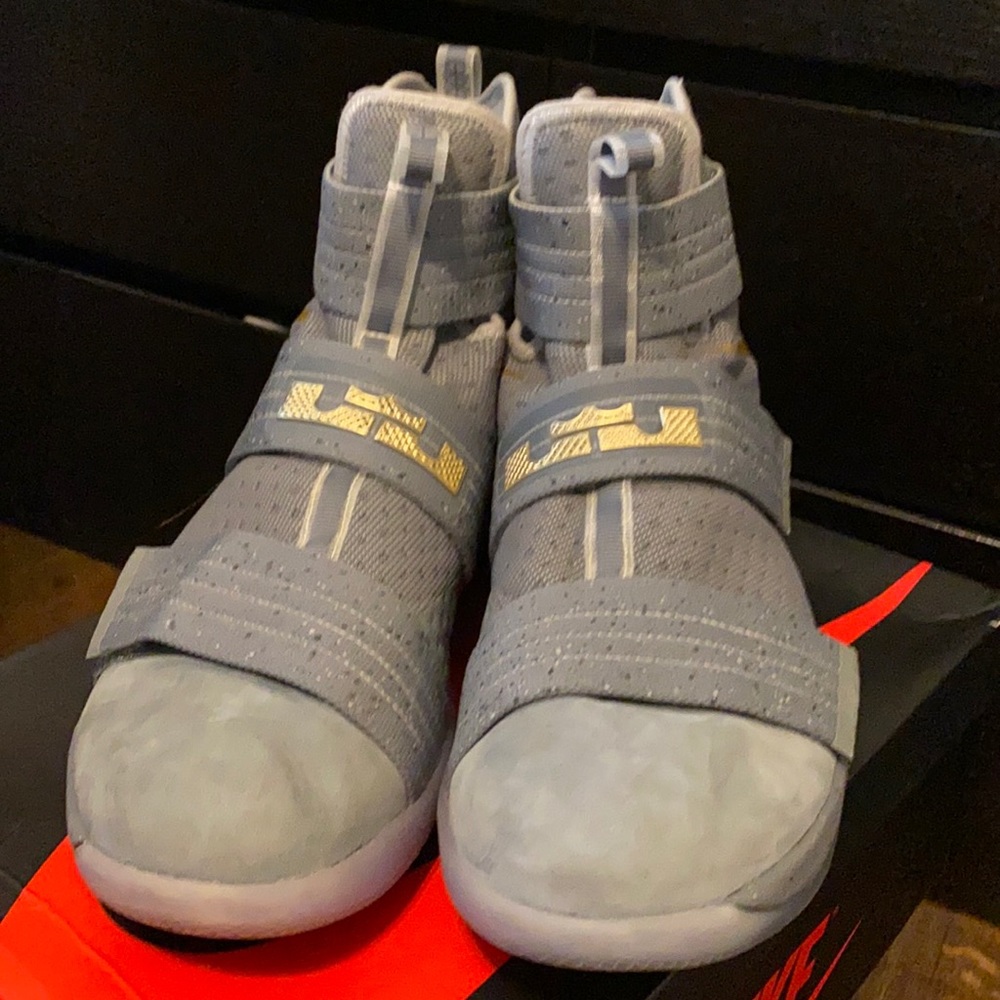 LeBron Soldier Ten